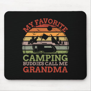 Meine Lieblings-Camping-Kumpels nennen mich Oma-Va Mousepad