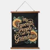 Meine Lieblingsmenschen nennen mich Oma am Muttert Wandteppich Mit Holzrahmen (Vorderseite)