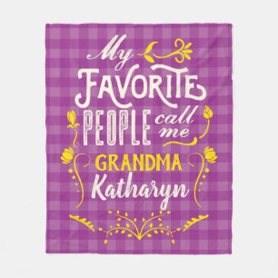 Meine Lieblingsmenschen nennen mich Oma Lila Gingh Fleecedecke