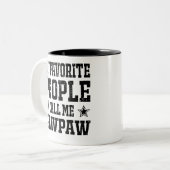 Meine Lieblingsmenschen nennen mich PawPaw Zweifarbige Tasse (Vorderseite Links)