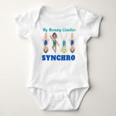 Meine Mama Coaches Synchro synchronisierte Schwimm Baby Strampler (Vorderseite)