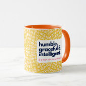 Meine Mama ist unbezahlbar, strapazierfähig und in Tasse (VorderseiteRechts)