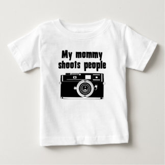 Meine Mama schießt Leute Baby T-shirt