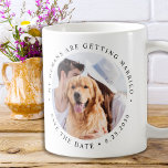 Meine Menschen heiraten ein Foto für den eigenen H Kaffeetasse<br><div class="desc">Feiern Sie Ihre Verlobung und geben Sie einzigartigen Hunde Hochzeit speichern Sie die Daten mit diesem maßgeschneiderten Foto und personalisierte "My Humans Are Getting Married... Save the Date" Kaffee-Tasse. Passen Sie Ihre Lieblings-Fotos, Namen und Datum an. COPYRIGHT © 2020 Judy Burrows, Black Dog Art - Alle Rechte vorbehalten. Meine Menschen...</div>