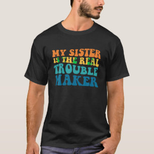 Meine Schwester ist die wahre Trouble Maker Funny T-Shirt