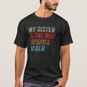 Meine Schwester ist die wahre Trouble Maker Funny T-Shirt