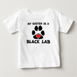 Meine Schwester ist ein schwarzes Labor Baby T-shirt