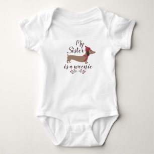 Meine Schwester ist ein Würstchen - Dackel Baby Gi Strampler