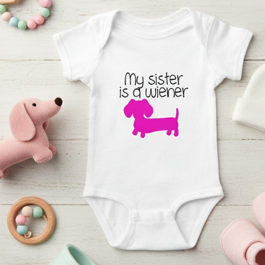 Meine Schwester ist eine Dackel (Hundewelpe) Baby Strampler