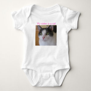 Meine Schwester ist eine Katze Baby Strampler