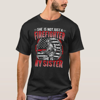Meine Schwester ist Feuerwehrfeuerwehrfeuerwehr de T-Shirt