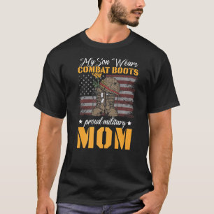 Meine Sohn trägt Kampfstiefel für eine stolze mili T-Shirt