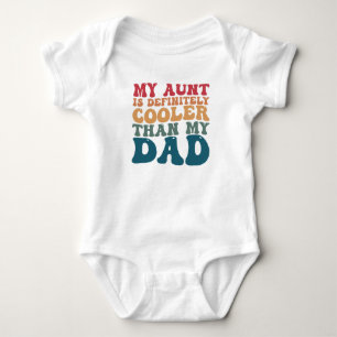 Meine Tante ist definitiv cooler als mein Vater Baby Strampler