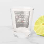 Meine Tochter hat 2026 abgeschlossen Schnapsglas (Rückseite)