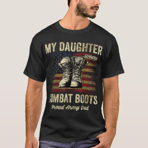 Meine Tochter trägt den Vater der Kampfstiefel der T-Shirt