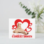 Meine Valentine trägt Kampfstiefel Feiertagspostkarte (Stehend Vorderseite)