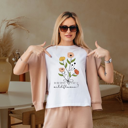 Meinst du, sie ist eine wilde Blume? T-Shirt