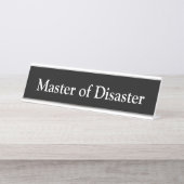 Meister des Desasters, Schreibtischnamensplakette (Vorderseite )