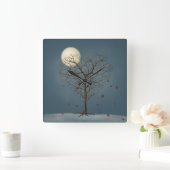 Melancholischer Herz Gestreifter Baum unter dem Vo Quadratische Wanduhr (Zuhause)