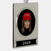 Melania Trump MAGA Weihnachten Banner-Ornament Silber (Rechts)