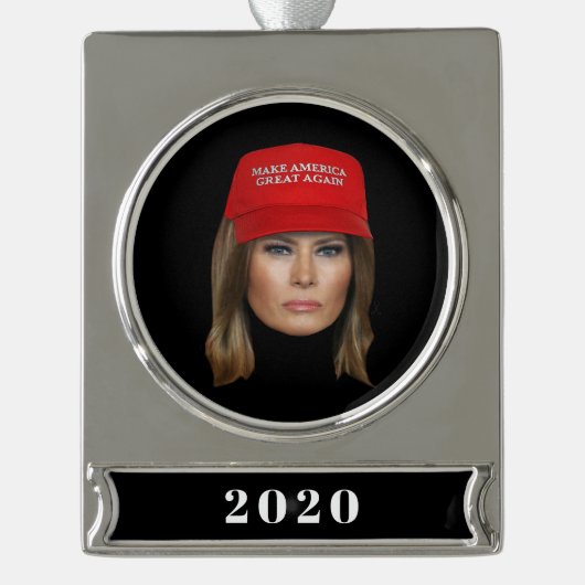 Melania Trump MAGA Weihnachten Banner-Ornament Silber (Vorderseite)