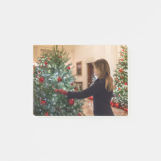 Melania-Trumpf, der Weihnachtsbaum verziert Post-it Klebezettel