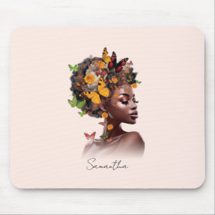 Melanin Magie: Afro Hair und farbenfrohe Schmetter Mousepad
