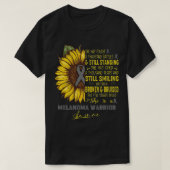 Melanom Bewusstsein Sie ist ein Melanom Kriegerin T-Shirt (Design vorne)