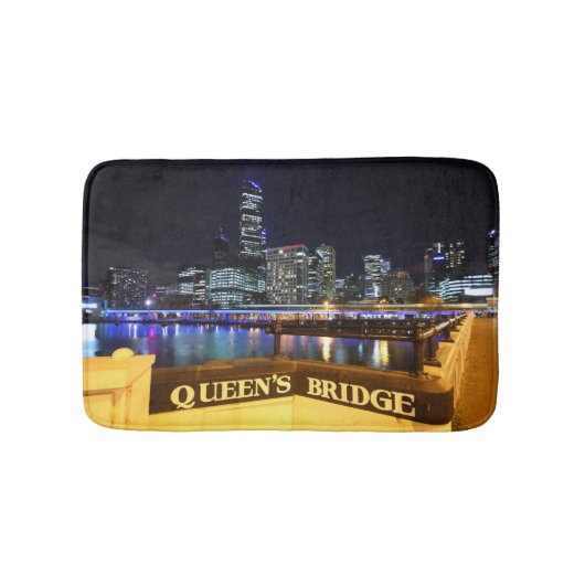 Melbourne Australia CBD Lights over Queen's Bridge Badematte (Vorderseite)