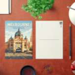 Melbourne Australia Reisen Vintag Postkarte<br><div class="desc">Melbourne Retrovektor-Reiseschema. Melbourne ist die Hauptstadt des südöstlichen australischen Staat von Victoria. Im Zentrum der Stadt befindet sich der moderne Platz der Föderation mit Plätzen,  Bars und Restaurants am Yarra River.</div>