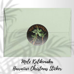 Mele Kalikimaka Hawaii Palm Trees Christmas Black Runder Aufkleber<br><div class="desc">Wünschen Sie ihnen frohe Weihnachten mit dem hawaiianischen Gruß "Mele Kalikimaka" mit diesen eleganten und tropischen Rundkreisen Hawaii Weihnachtsaufkleber, mit drei Palmen in Kupfer und grün auf einem schwarzen ombre Hintergrund. Verwenden Sie diese auf Umschlägen, Korrespondenz, Dankesgeschenke, Dankeschön Taschen, Brautparty Favoriten, oder Dekor. Foto der Palmen und Design © von...</div>