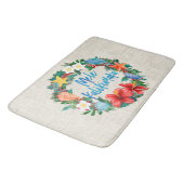 Mele Kalikimaka Hawaiianischer Weihnachtskranz Badematte (Schrägansicht)