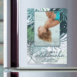 Mele Kalikimaka Tropical Magnetic Card Magnetkarte<br><div class="desc">Diese magnetischen Urlaubskarten sind mit Mele Kalikimaka,  Ihrem bevorzugten Foto und Namen auf einem Hintergrund tropischer botanischer Farne und Blätter in blau,  aquamarin und grün ausgestattet. WEITERE Designs in unserer Sammlung.</div>