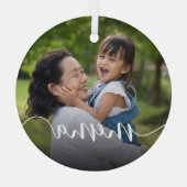 Mema Grandma Script Overlay Ornament Aus Glas (Rückseite)