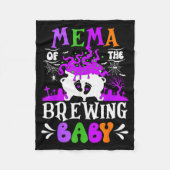 Mema Of The Brewing Baby Grandma To Be Halloween Fleecedecke (Vorderseite)