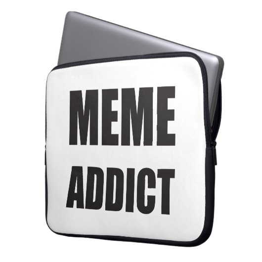 "Meme Addict" schwarze Textgestaltung Laptopschutzhülle (Vorderseite Links)