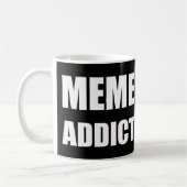 "Meme Addict", weißes Textdesign Kaffeetasse (Links)
