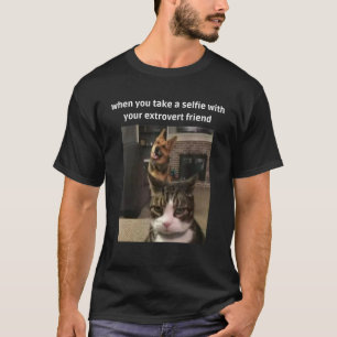 Meme Hund und Katzen Sie sich selfie mit Ihnen ext T-Shirt