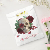 Memento Mori. Schädel mit rote Rosen Geschenktütchen (Versiegelt)