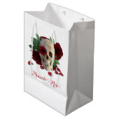 Memento Mori. Schädel mit rote Rosen Mittlere Geschenktüte (Vorderseite Schrägansicht)