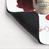 Memento Mori. Schädel mit rote Rosen Mousepad (Ecke)