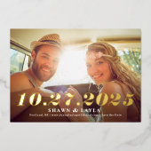 Memorable Date FOIL Wedding Save the Date Card Folieneinladung (Vorderseite)