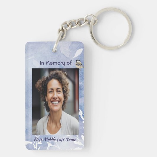 Memorial Chickadee Bird Winter Snow Tree Schlüsselanhänger (Rückseite)