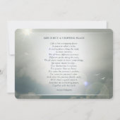 Memorial Service lädt Friedliche Wolken in blauer  Einladung (Rückseite)