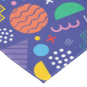 Memphis-Muster Tischdecke (Schrägansicht)