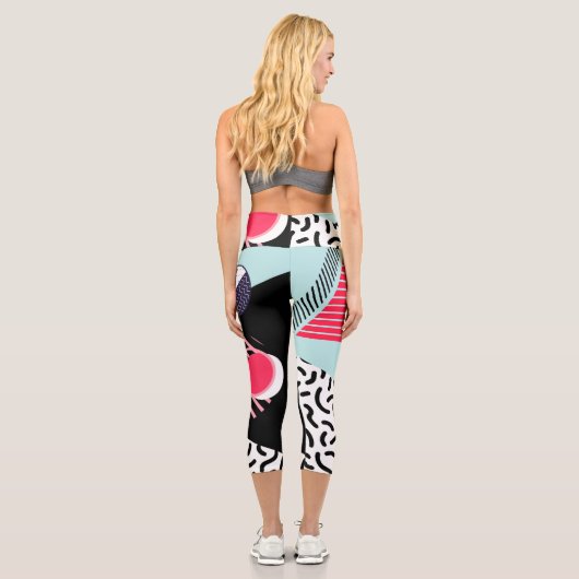 Memphis Pattern Capri Leggings (Rückseite)
