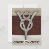 Men Birthday V8 Chrome Emblem Car Theme Einladung (Vorderseite)