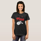 Men She is Mine Matching Couples Valentine Day Cos T-Shirt (Vorne ganz)