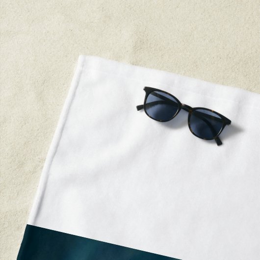 Menacing Shark Beach Handtuch (Beispiel)