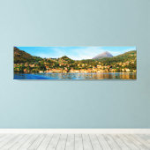 Menaggio am Comer See, Italien. Leinwanddruck (Insitu (Holzboden))